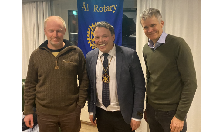 HELGE LUND PÅ MØTE I ÅL ROTARY